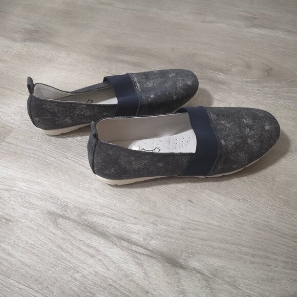 SL Design Ladies Size 37 Navy with White Sole Lightweight Slip On Flats - Picture 2 of 7